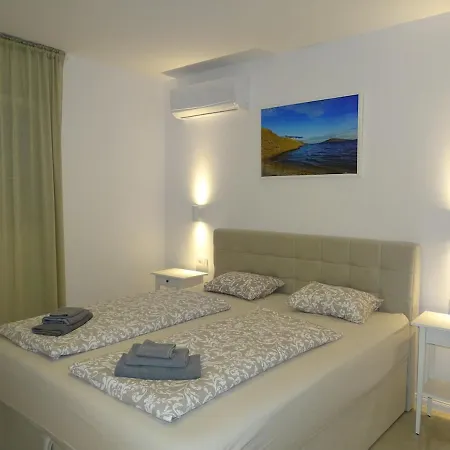 I Sol Rab Pool House Vakantiehuis *