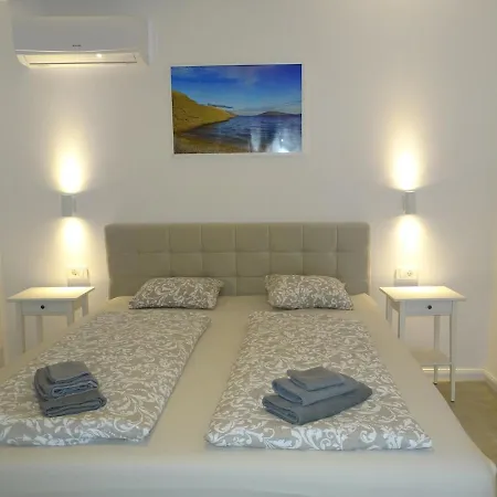 I Sol Rab Pool House *