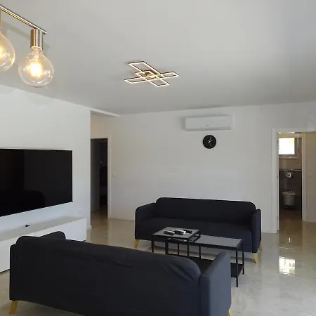 I Sol Rab Pool House * Rab Town