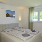 Case de vacanță I Sol Rab Pool House *